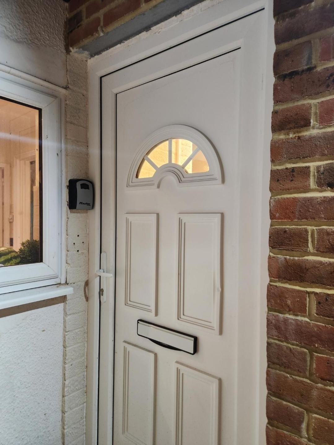 Ensuite Studio Flat Crawley-Gatwick Ifield Eksteriør bilde
